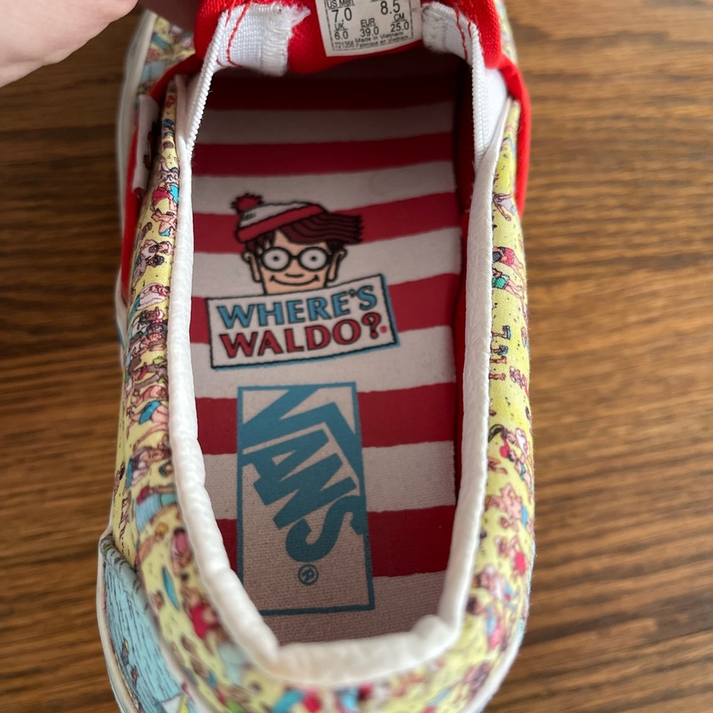 Vans X Where’s Waldo Beach Print Classic Slip On Shoes M 7/W 8.5 Find Steve - Picture 4 of 11